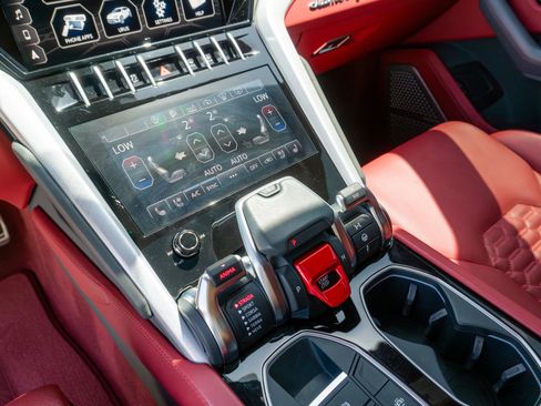 Used 2020 Lamborghini Urus AWD/4WD image 69