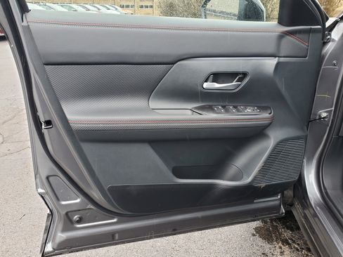 Used 2025 Nissan Kicks SR AWD/4WD image 29