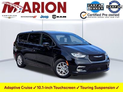 Used 2025 Chrysler Pacifica Select
