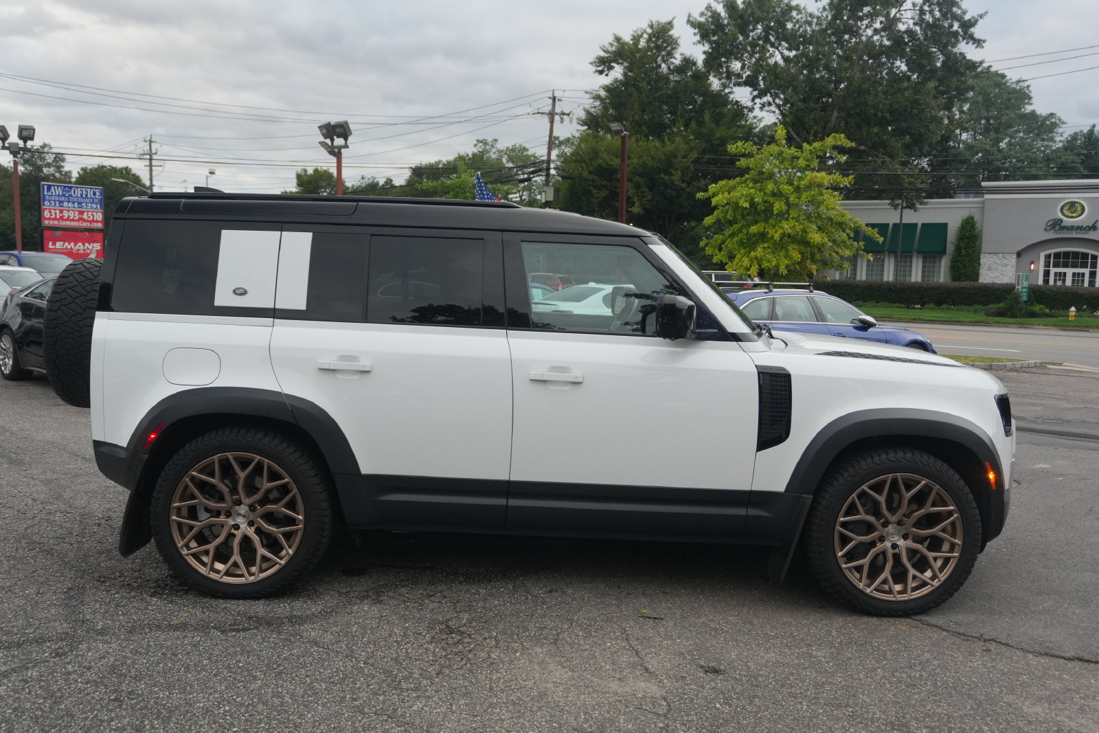 Used 2020 Land Rover Defender 110 HSE AWD/4WD image 4