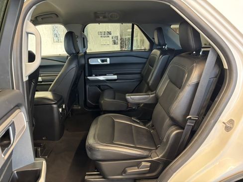 Used 2023 Ford Explorer Limited image 27