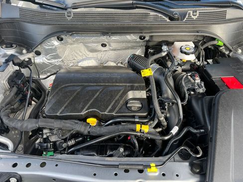 Used 2025 Chevrolet Trax LT image 32