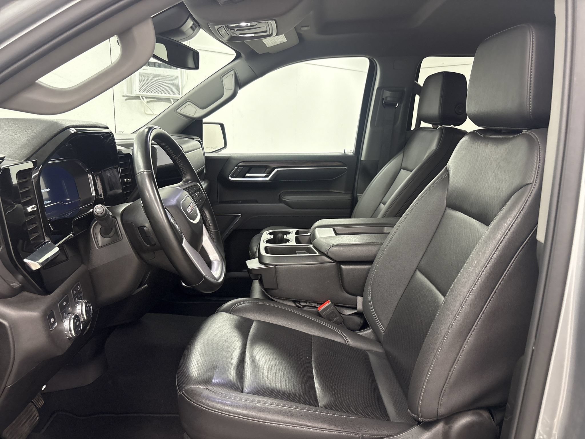 Used 2025 GMC Sierra 1500 SLT AWD/4WD image 9