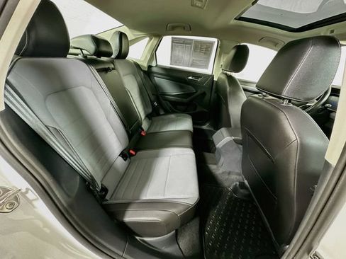 Used 2025 Volkswagen Jetta SE w/ Sunroof Package FWD image 26