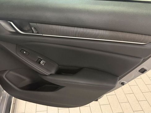 Used 2018 Honda Accord Touring image 17