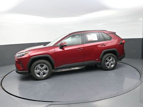 Used 2025 Toyota RAV4 XLE AWD/4WD image 39