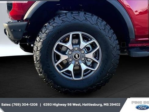 Used 2025 Ford Bronco Badlands image 7