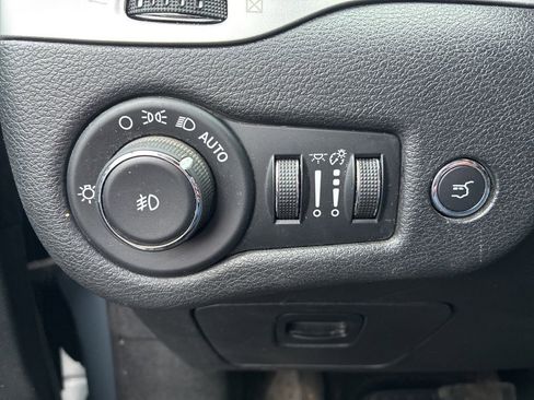 Used 2015 Jeep Cherokee Trailhawk w/ Comfort/Convenience Group image 18