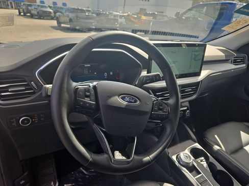 Certified 2025 Ford Escape Platinum AWD/4WD image 7