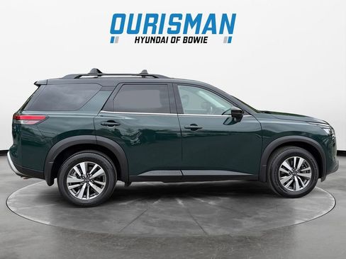 Used 2023 Nissan Pathfinder SL w/ Black Appearance Package AWD/4WD image 7