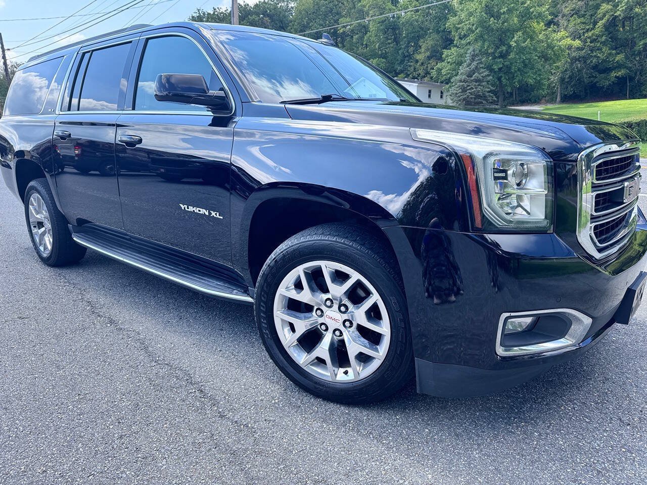 Used 2018 GMC Yukon XL SLE w/ SLE Value Package AWD/4WD image 1