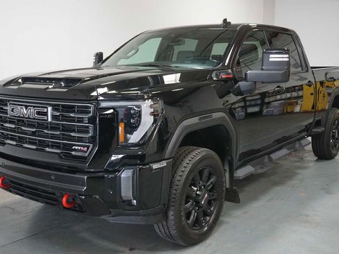Used 2024 GMC Sierra 2500 AT4 image 1