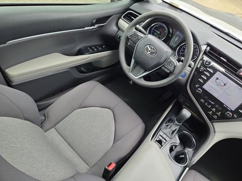 Used 2020 Toyota Camry LE w/ Sunroof Package FWD image 31