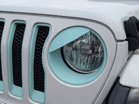 Used 2018 Jeep Wrangler Unlimited Sahara AWD/4WD image 2