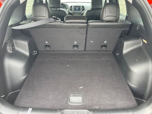 Used 2021 Jeep Cherokee Latitude Lux w/ Comfort/Convenience Group image 20