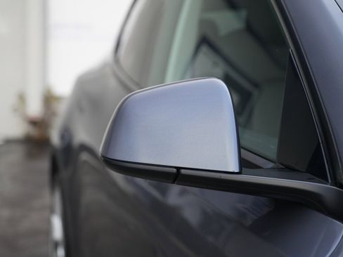 Used 2020 Tesla Model Y Long Range image 9