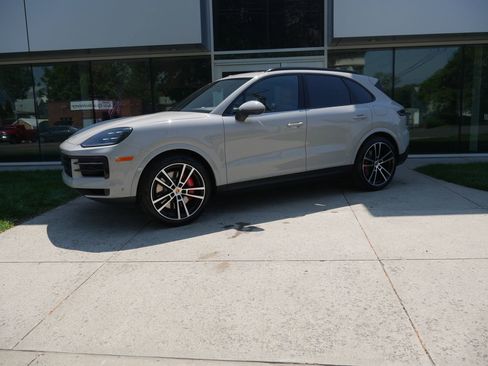 New 2026 Porsche Cayenne S AWD/4WD image 1