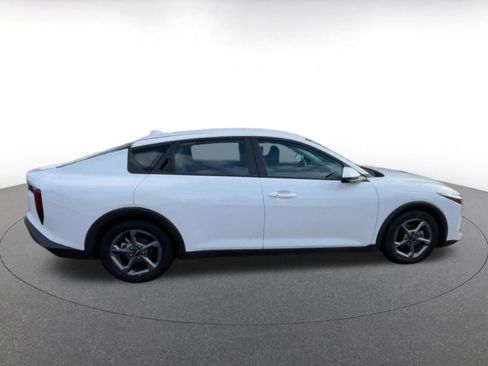 Used 2025 Kia K4 LXS image 16