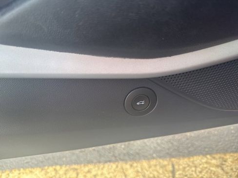 Used 2017 Chevrolet Camaro LT w/ Technology Package image 18