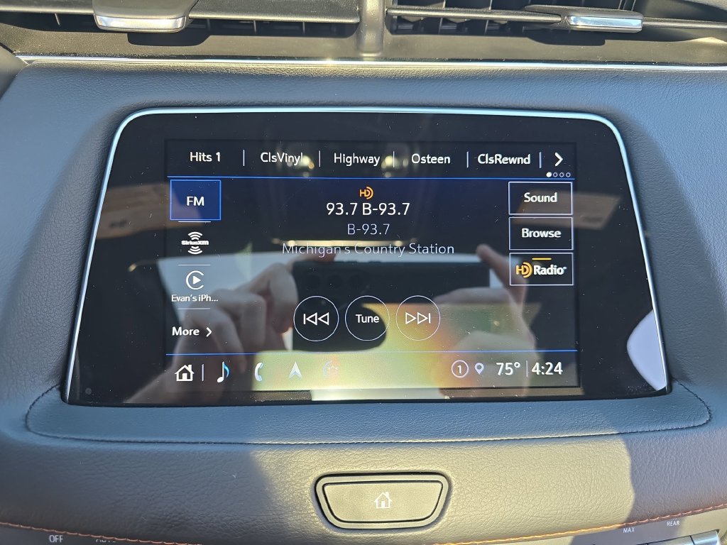 Used 2023 Cadillac XT4 Premium Luxury w/ Technology Package AWD/4WD image 25