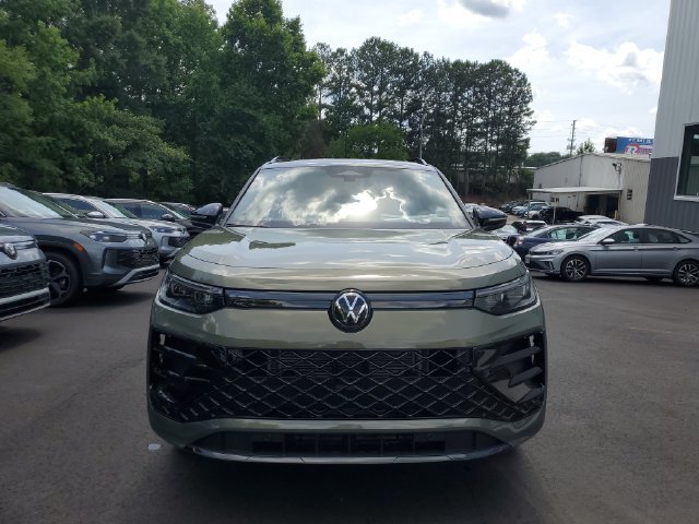 New 2026 Volkswagen Tiguan SE R-Line FWD image 2