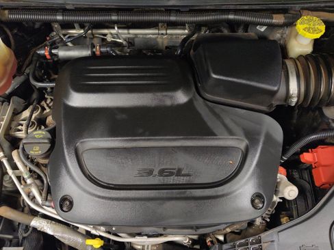 Used 2022 Chrysler Voyager LX FWD image 30