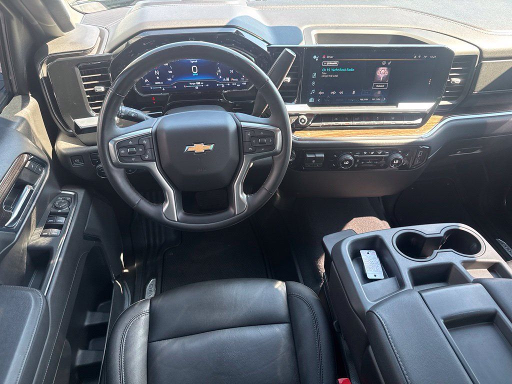 Used 2023 Chevrolet Silverado 1500 LT w/ Leather Package AWD/4WD image 29