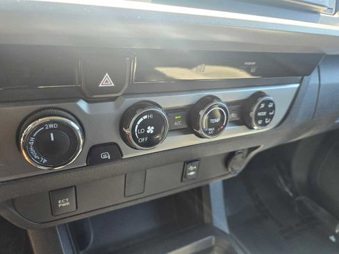 Used 2017 Toyota Tacoma SR5 AWD/4WD image 24