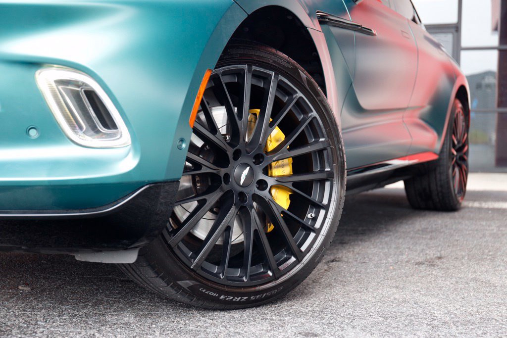 Used 2022 Aston Martin DBX AWD/4WD image 2