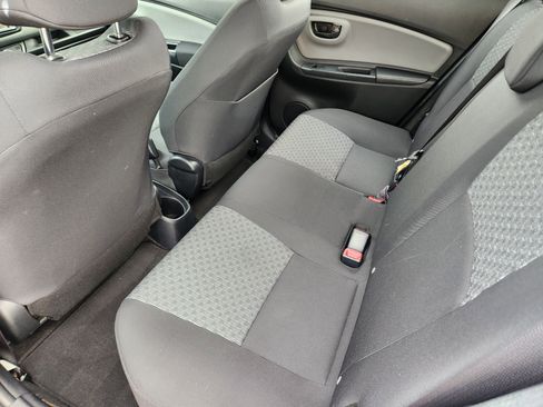 Used 2016 Toyota Yaris L image 37