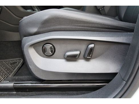 Used 2022 Volkswagen Tiguan SE R-Line FWD image 29