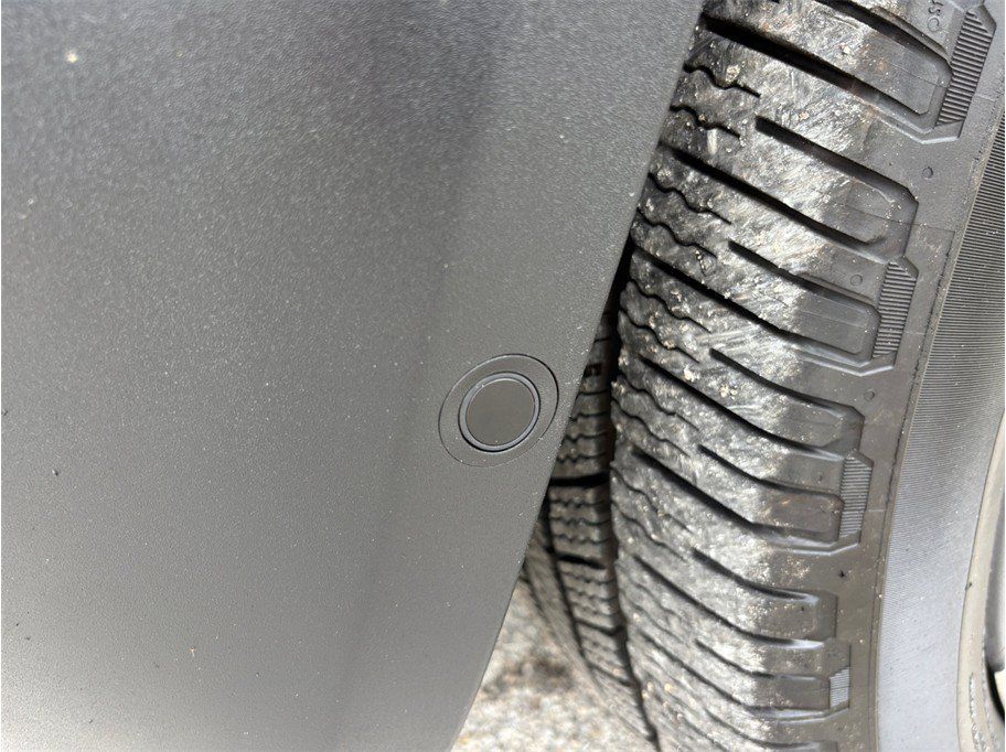 Used 2022 Rivian R1T Adventure AWD/4WD image 9