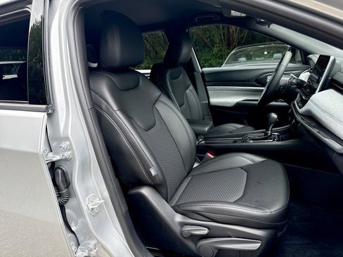 Used 2025 Jeep Compass Latitude image 25