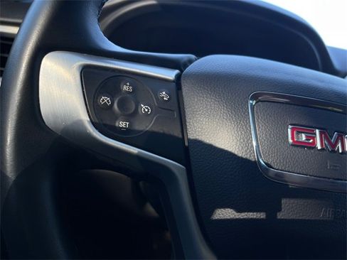 Used 2023 GMC Acadia SLT image 13