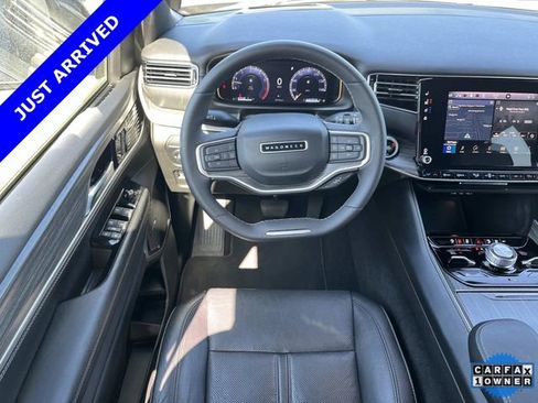 Certified 2024 Jeep Wagoneer Series III w/ Premium Group I AWD/4WD image 15