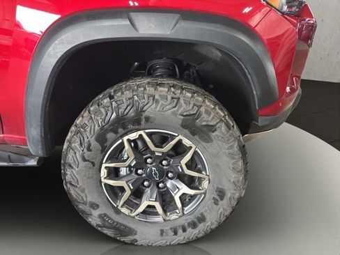 Used 2024 Chevrolet Colorado ZR2 w/ Technology Package AWD/4WD image 32