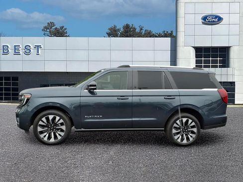 Used 2025 Ford Expedition Platinum w/ Driver's Package AWD/4WD image 2