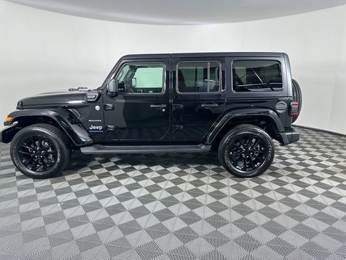 Used 2023 Jeep Wrangler Unlimited Sahara w/ Cold Weather Group AWD/4WD image 3