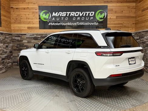 Used 2025 Jeep Grand Cherokee Altitude AWD/4WD image 14