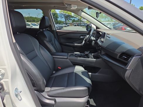 Used 2023 Nissan Rogue SV w/ SV Premium B Package FWD image 15