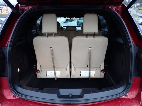 Used 2017 Ford Explorer XLT w/ Equipment Group 202A image 9