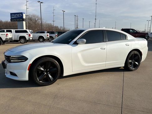 Used 2015 Dodge Charger SXT w/ Premium Group image 5