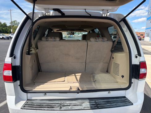 Used 2010 Lincoln Navigator 2WD image 15