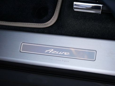 Used 2025 Bentley Bentayga image 18