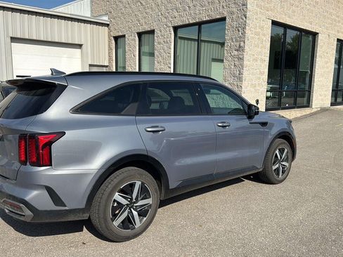 Used 2021 Kia Sorento S w/ Panoramic Sunroof Package FWD image 3