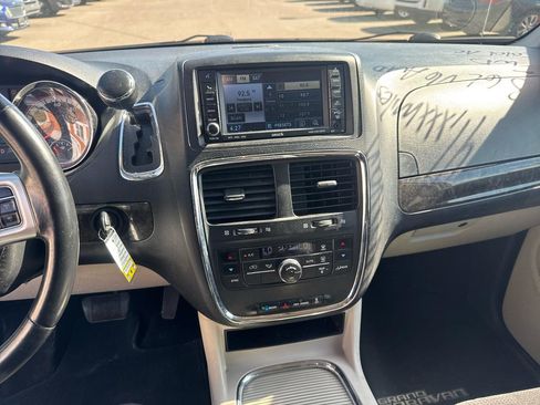 Used 2011 Dodge Grand Caravan Crew w/ Entertainment Group 1 FWD image 10