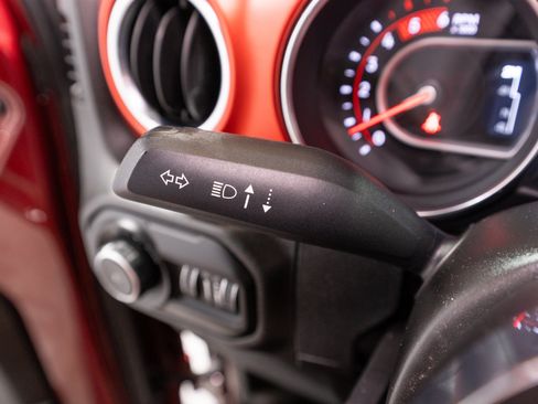 Used 2021 Jeep Wrangler Unlimited Rubicon AWD/4WD image 30
