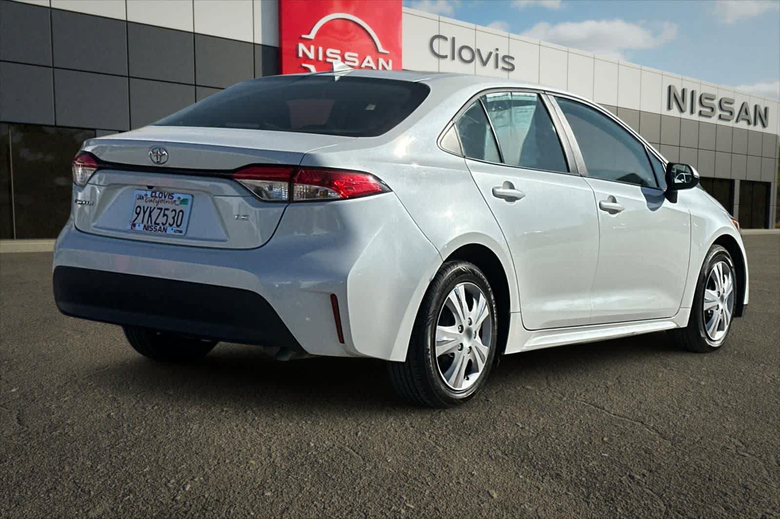Used 2025 Toyota Corolla LE FWD image 2