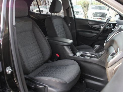 Used 2022 Chevrolet Equinox LT w/ Driver Convenience Package image 37