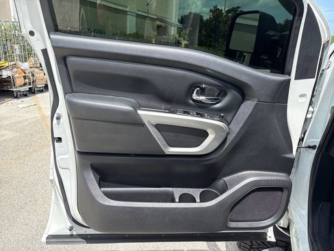 Used 2017 Nissan Titan SV AWD/4WD image 26